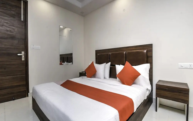 OYO Flagship 22449 Rajouri Garden J block