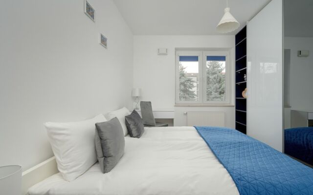 Klimasa White&blue Apartment by Renters