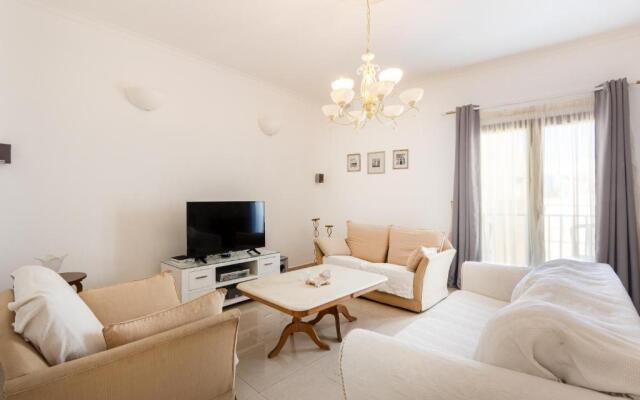 70/2- Spacious & Charming 3 Bedroom Apt In Sliema