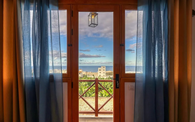 Special Home w Tropical Garden Near Seaside