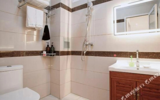 the Cang Shan Shui Mo Inn of Dali