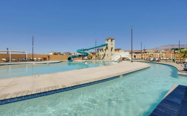 Washington Hiking Getaway w/ Pool Access!