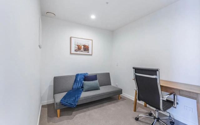Stylish Apt With Balcony And Full Amenities