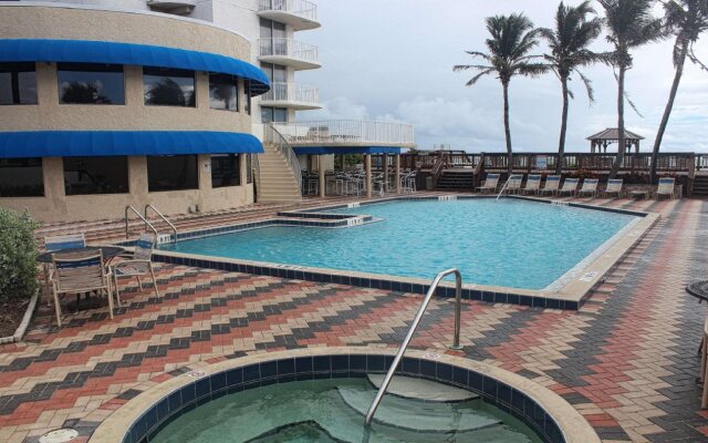 Radisson Suite Hotel Oceanfront