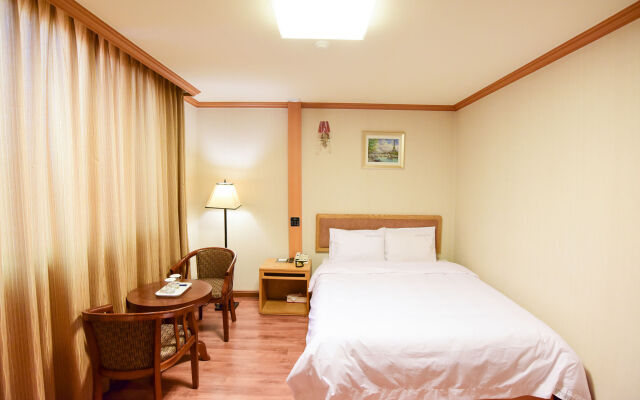 Utopia Tourist Hotel