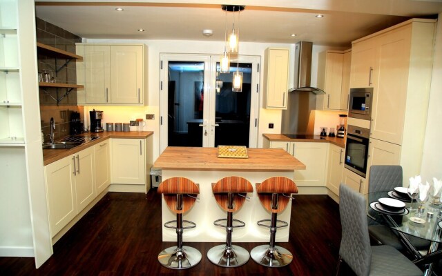 A Modern, Comfy Newly Remodeled 2bd House