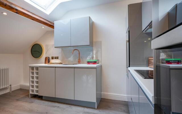 Oak Street Apartment