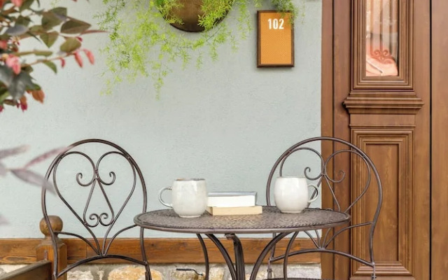 Meydani Suites