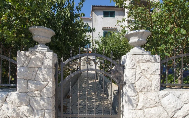 Per - Comfortable Family Apartments - A1
