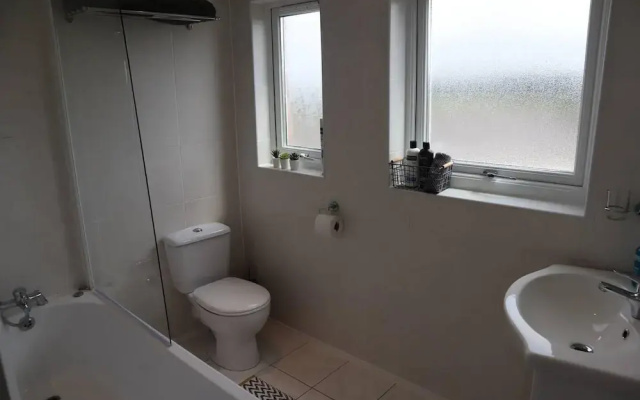 Apartment - Sleeps 4 - Near Castle & Town Centre