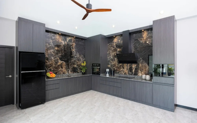 Villa Waree minutes to City and Beach