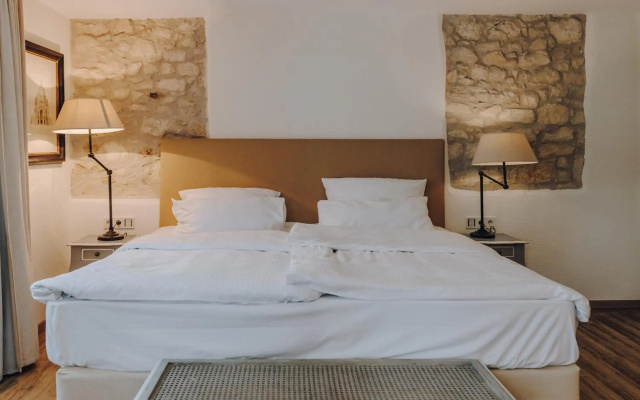 Hotel VIII