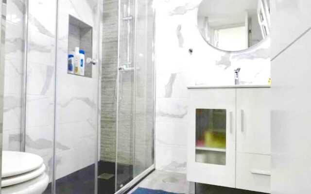 Apartment with One Bedroom in Madrid, with Wifi