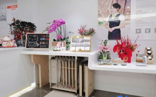 Vienna 3 Best Hotel (Shanghai Qiantan Sanlin Subway Station)