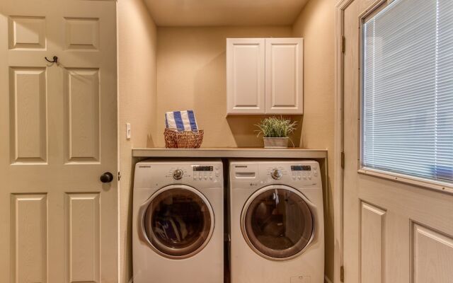 Deer & Doe by HoneyBearCabins