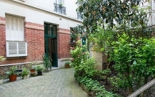 Cute Quartier Latin Apartment