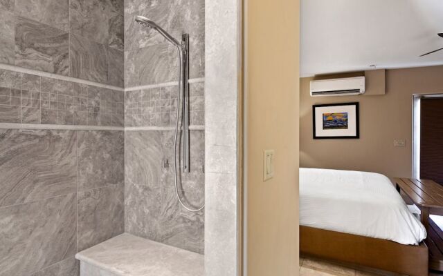 King Suite Poolside