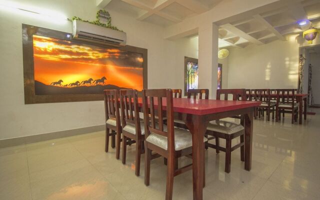 OYO 12751 Greenwood Hotel