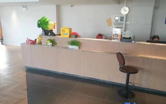 Strolling through the Cloud Hotel (Lihao Caizhi Plaza Branch)