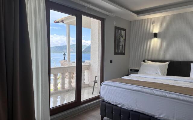 Beyaz Köşk Hotel & Cafe