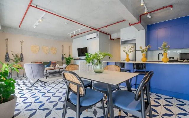w Spectacular 2BR in Plaza Herrera