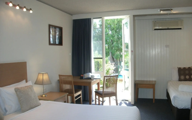 Parkwood Motel & Apartments