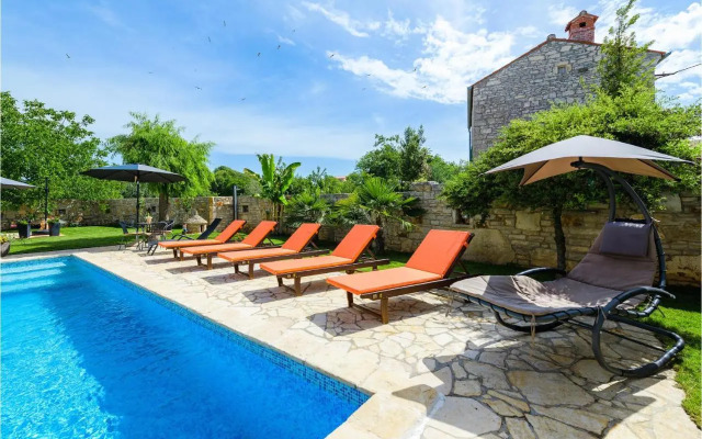 Holiday home Svetvincenat with Outdoor Swimming Pool 207