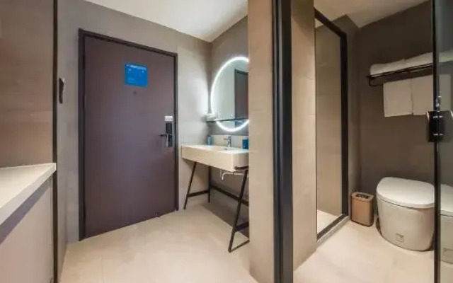 HanTing Hotel (Qingdao West Coast Qingda Affiliated Hospital Binhai College Subway Station)