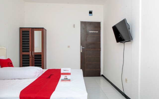 RedDoorz near Telkom Corporate University
