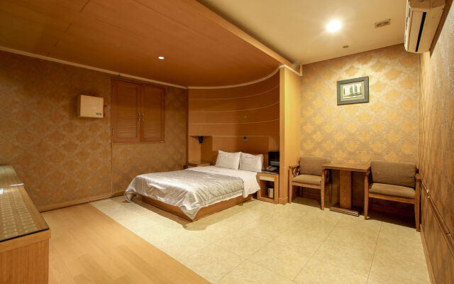 Rozy Hotel