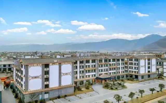 Lavande Hotel (Heqing Xinhua Branch)