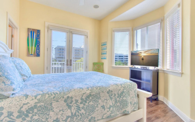 Bayway Luxury Townhome 4 Bedroom Townhouse by RedAwning