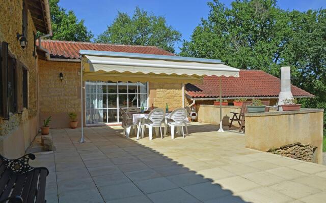 Traditional villa in Lias D'armagnac with pool
