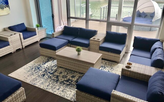 Friday Harbour Resort