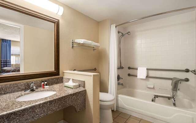 Super 8 by Wyndham Gulfport Biloxi Airport