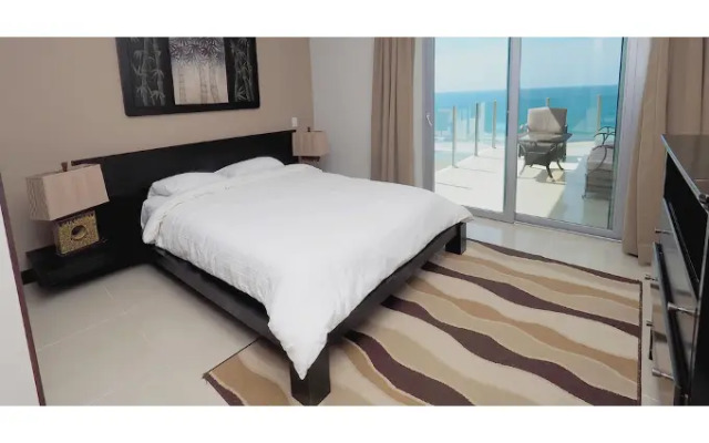 Condominio Diamante del Sol by CRHR