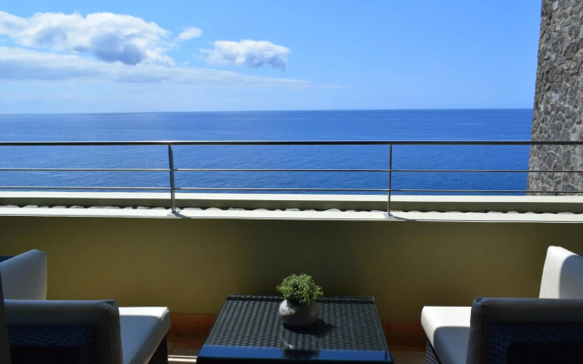 Madeira Regency Cliff