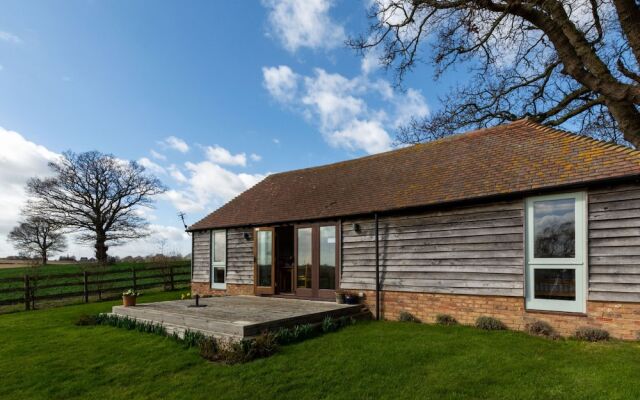 Nicely Furnished Cottage in Bilsington Countryside