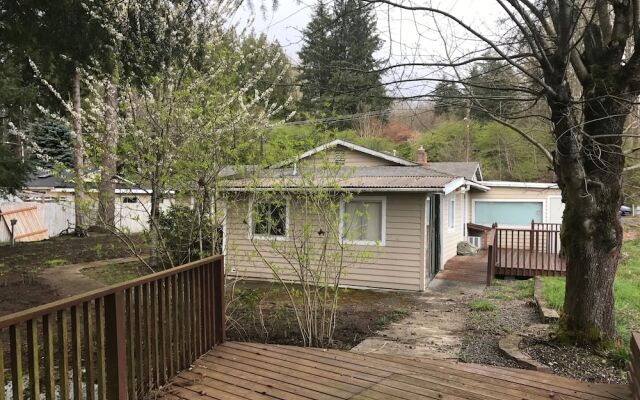 Large Redmond House Close to Downtown