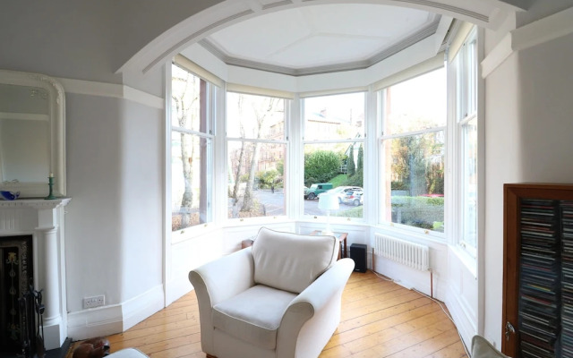 Period Deco flat in west end