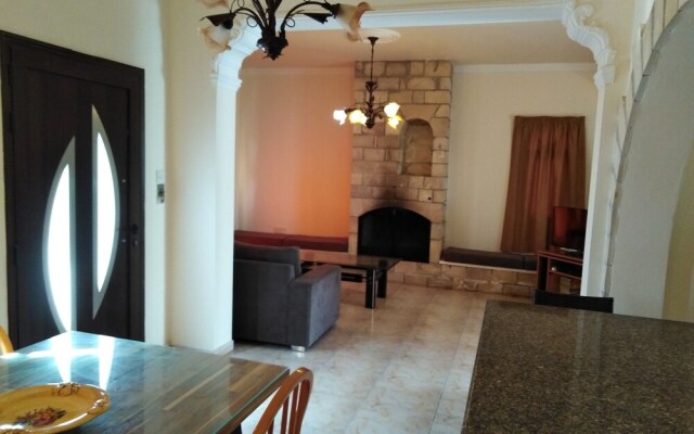 Lovely 7 Bedroom Villa !!