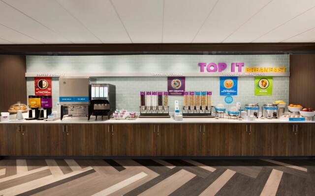 Tru by Hilton Lancaster East