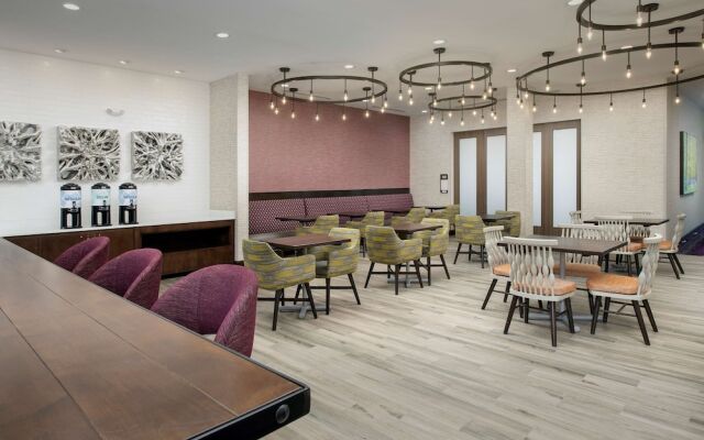 Hilton Garden Inn Columbia Airport (ex Holiday Inn & Suites Columbia-Airport)