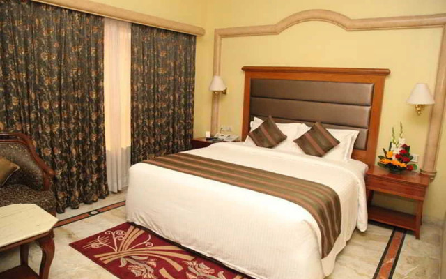 Hotel Ramada Raj Park