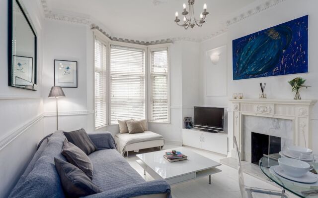 Stylish Manor Park Nest - AWX