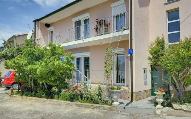 Spacious Apartment in Medulin Near sea