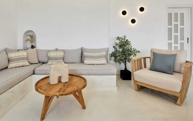 Bluewhite Suites & Villa Santorini