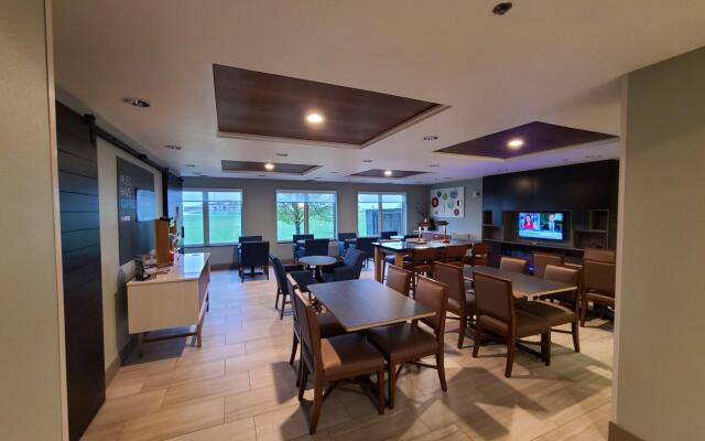 Holiday Inn Express & Suites Sheldon by IHG