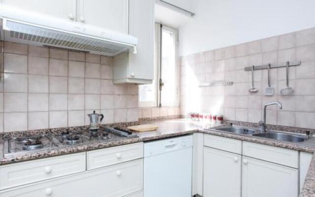 Pantheon Square Family Apartment