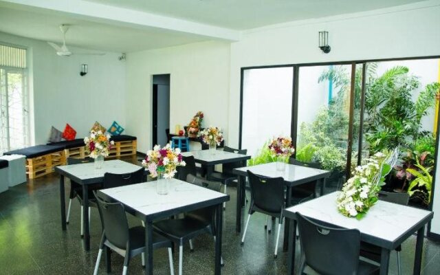 Tuk Tuk Hostels